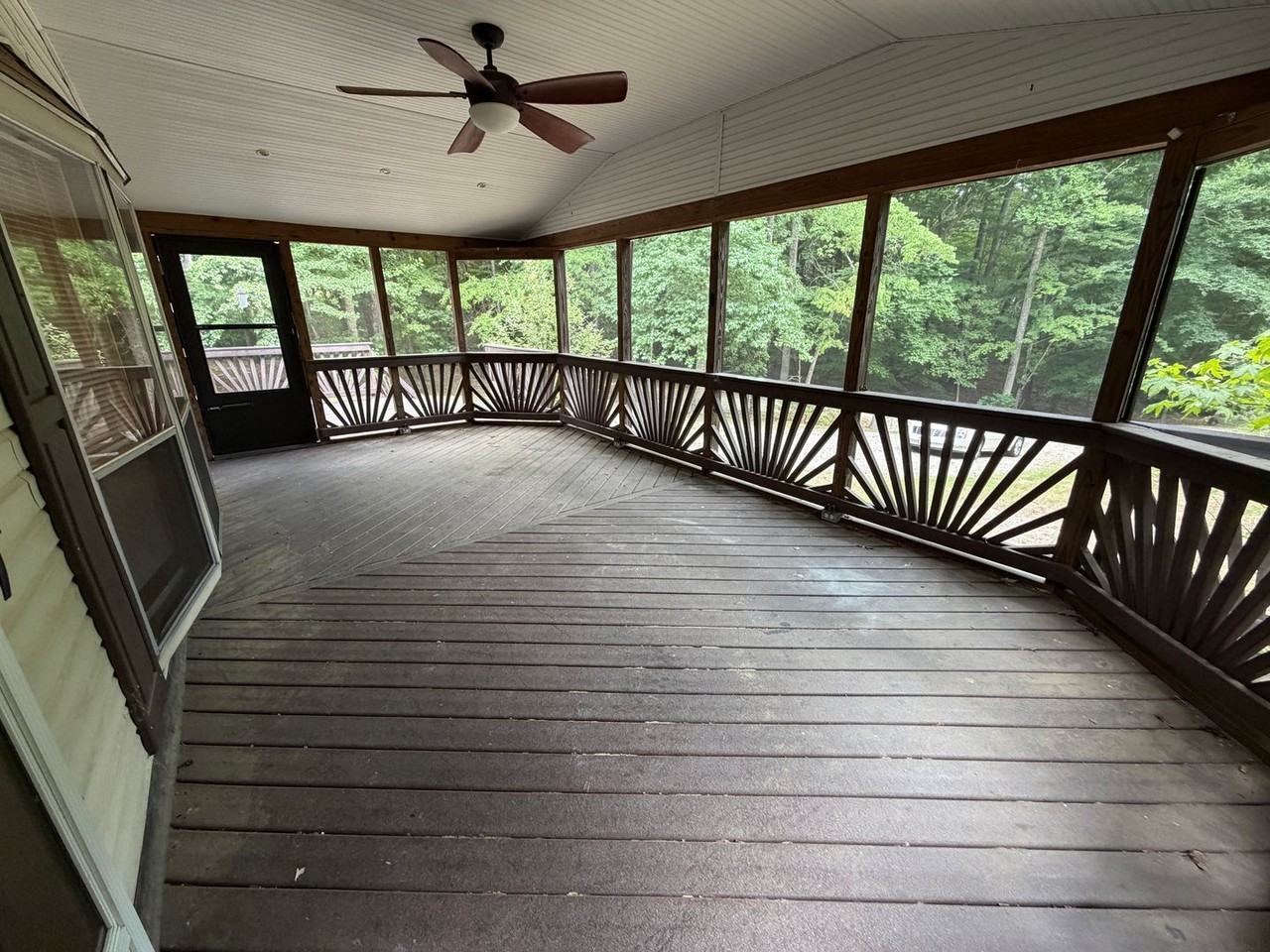 121 Rainwood Dr - Photo 3 of 14