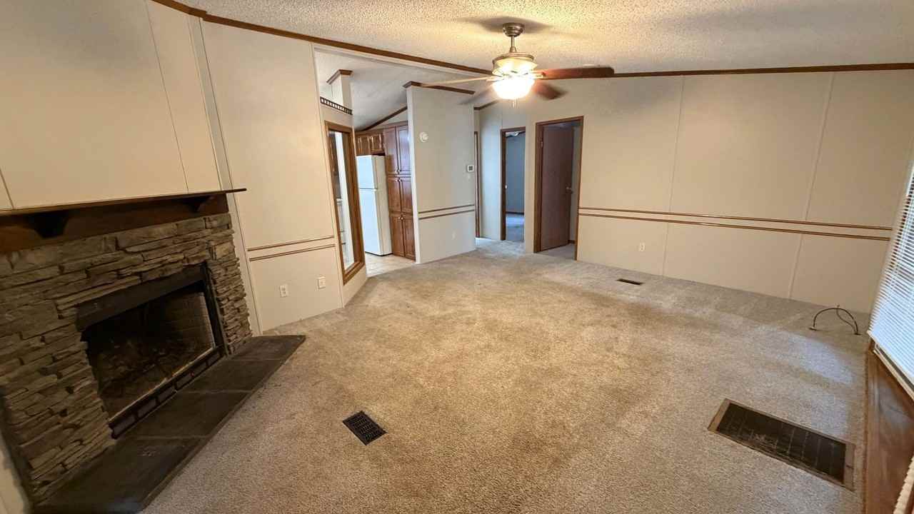 121 Rainwood Dr - Photo 4 of 14