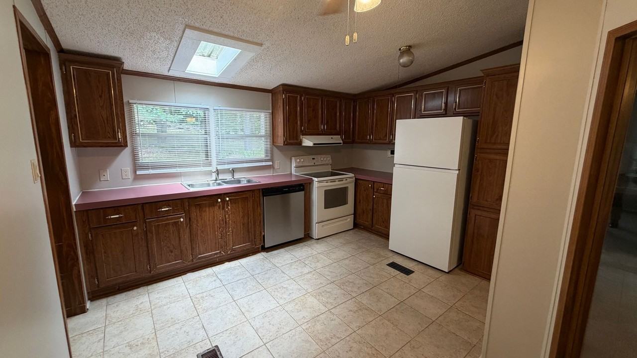 121 Rainwood Dr - Photo 6 of 14