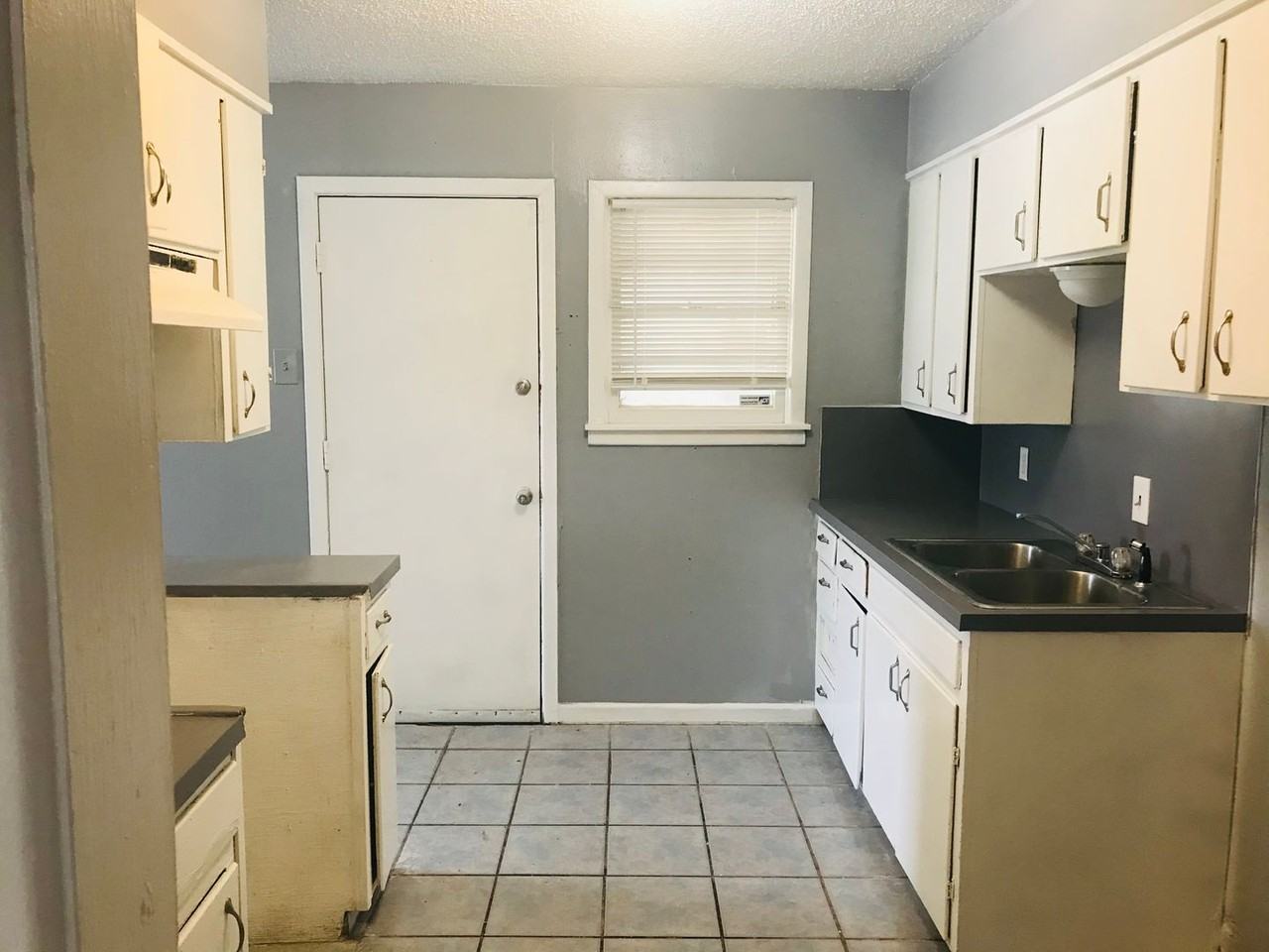 1719 E 2nd St - Photo 5 of 12