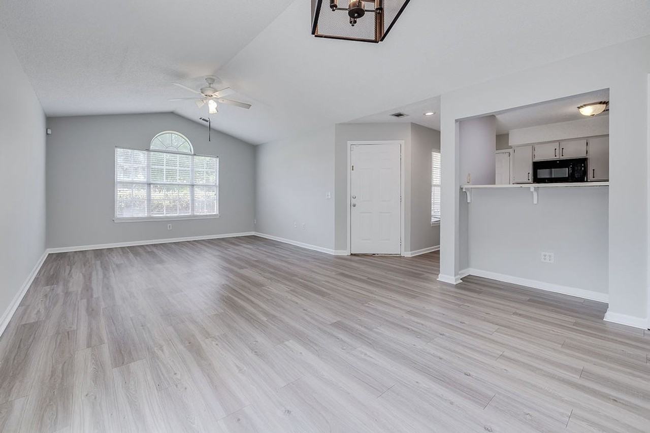 208 208 Muberry Way - Photo 3 of 28