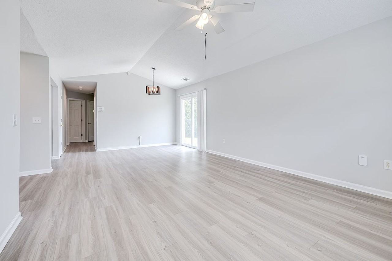208 208 Muberry Way - Photo 4 of 28