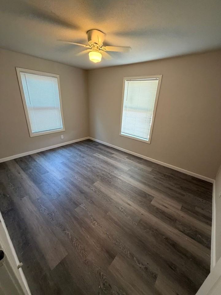 2801 Burchill Rd S - Photo 3 of 4