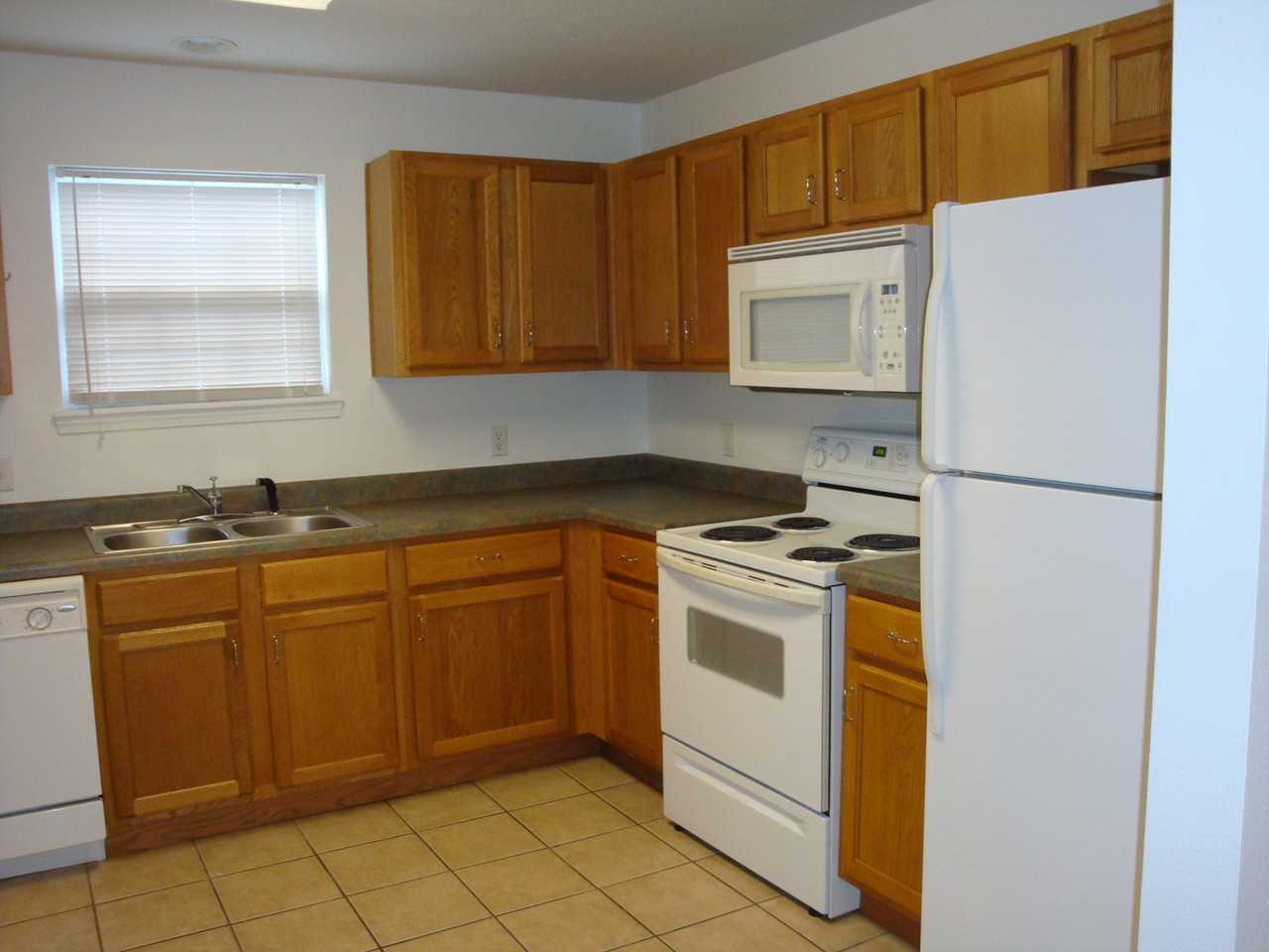 155 Knowledge Ave #B - Photo 4 of 6