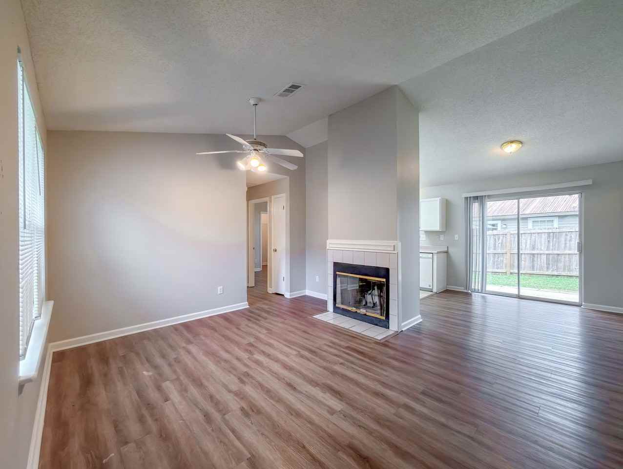 1367 Idlewild Dr - Photo 4 of 46