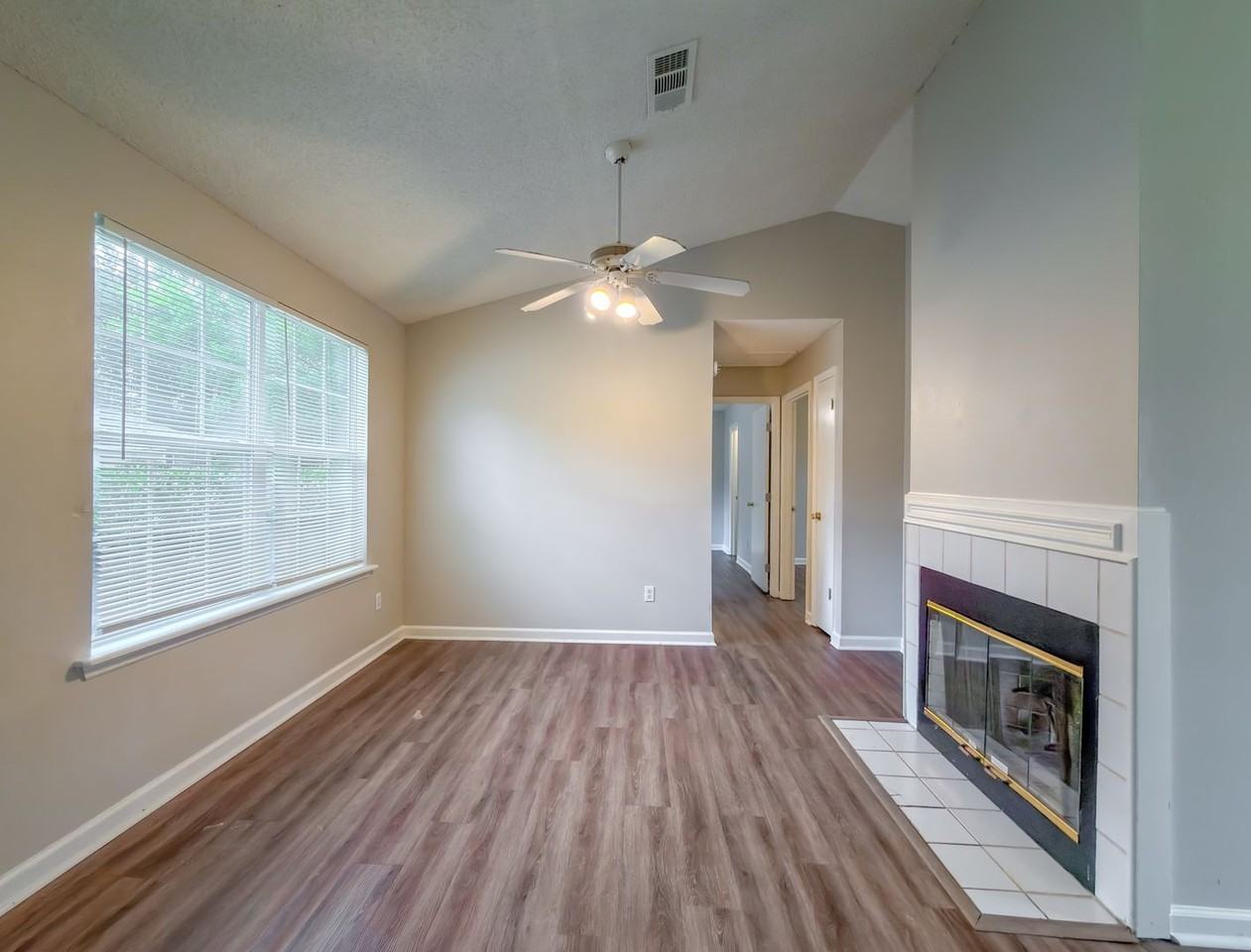 1367 Idlewild Dr - Photo 5 of 46