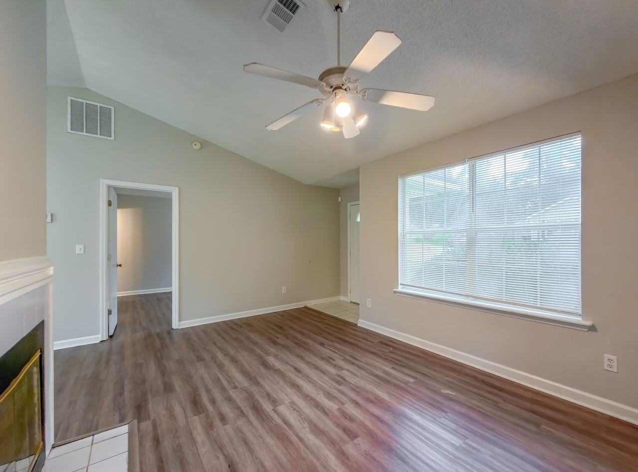 1367 Idlewild Dr - Photo 6 of 46