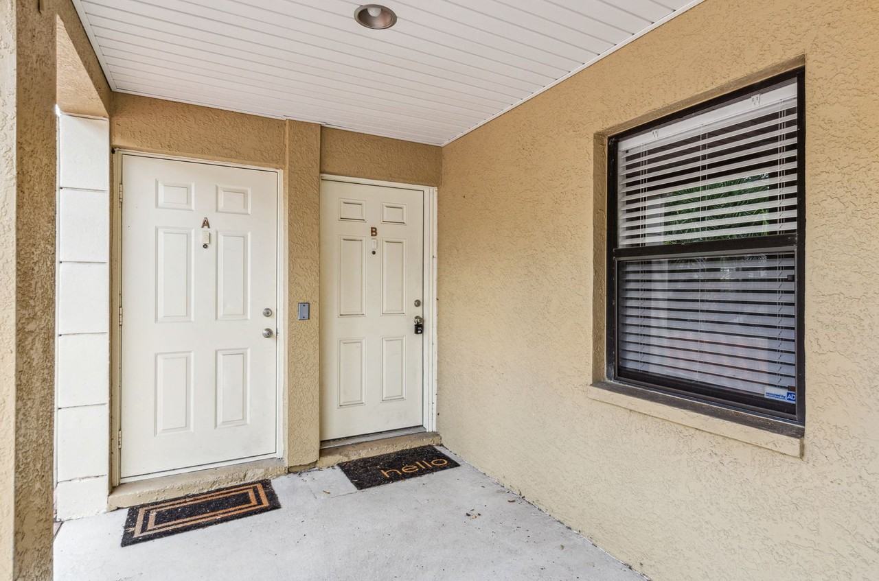 Large 2 bed / 2 bath plus flex area located in Hyde Park - Photo 2 of 26