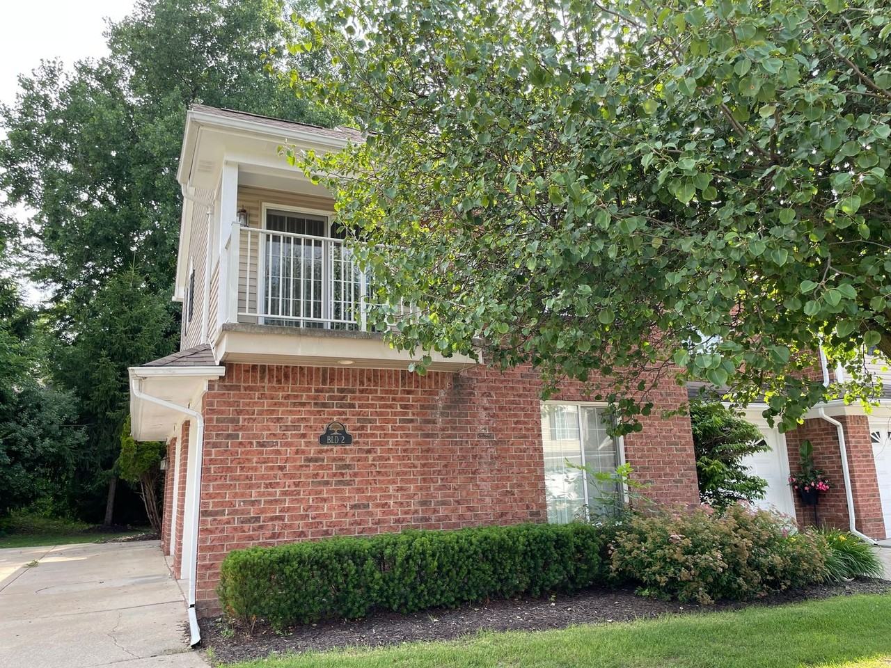 8210 W Annsbury Cir - Photo 2 of 37
