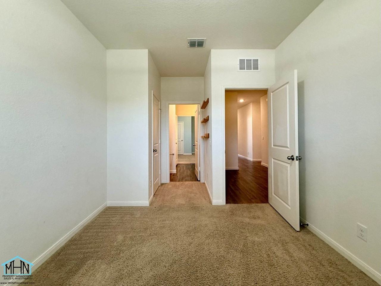 5843 Gulf Mdw - Photo 6 of 23