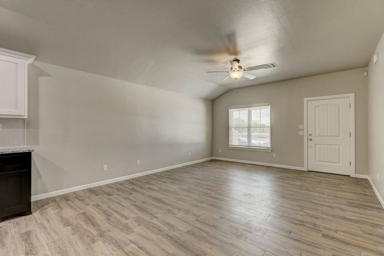 721 League Cir - Photo 5 of 31