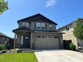 featured image of 2558 Nw Hemlock Way