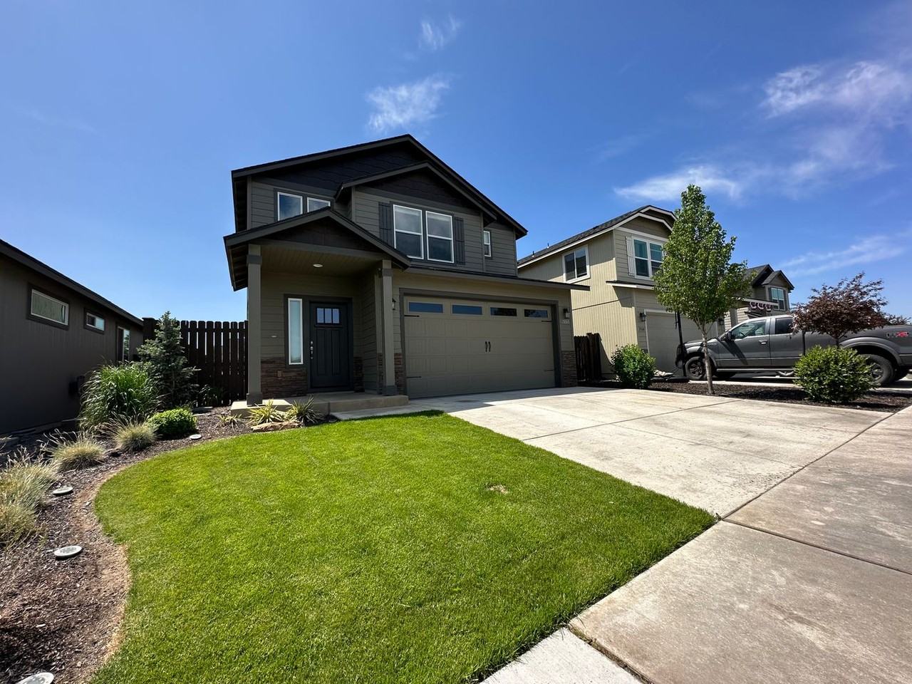 2558 Nw Hemlock Way - Photo 2 of 22