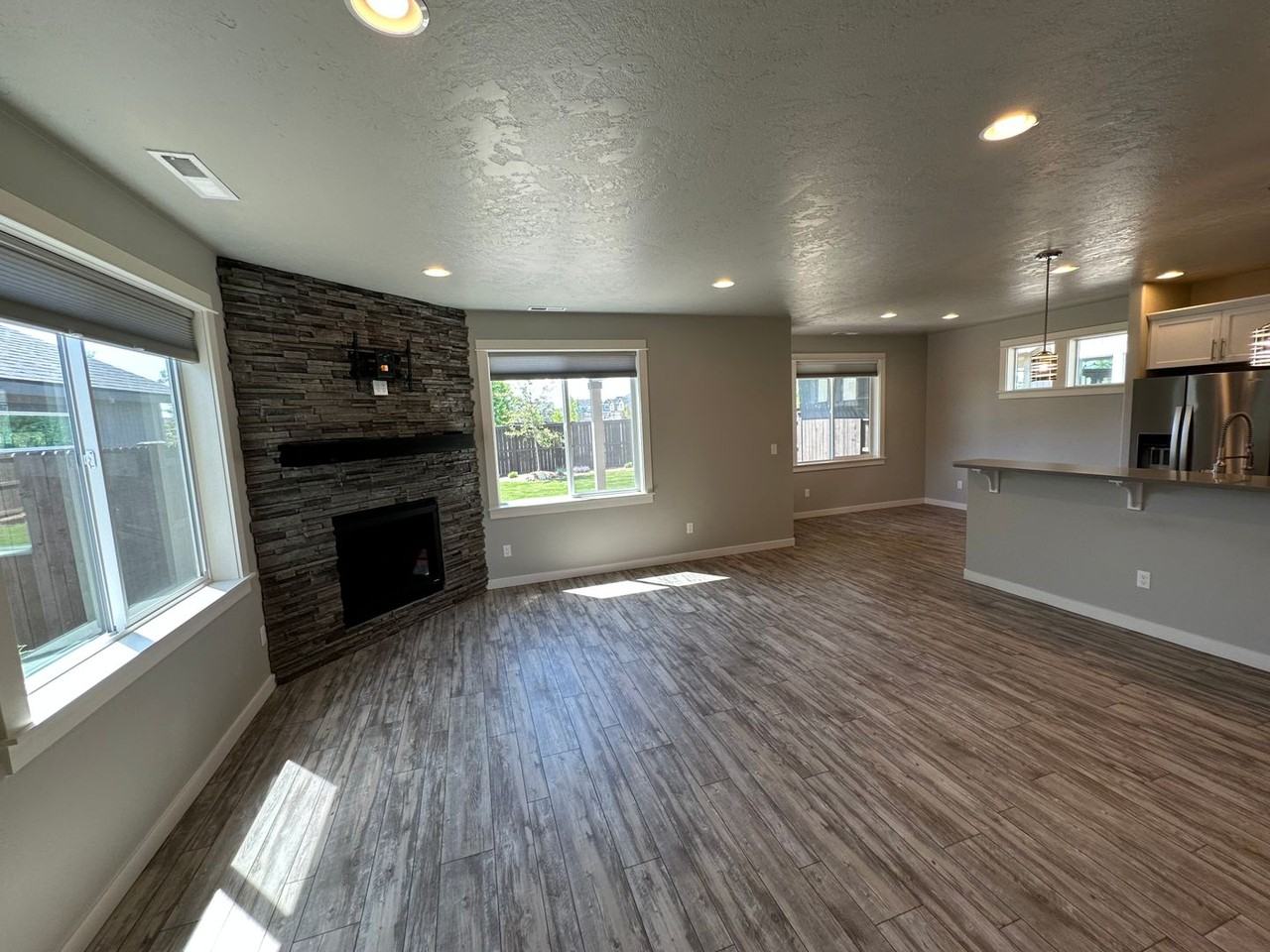 2558 Nw Hemlock Way - Photo 6 of 22