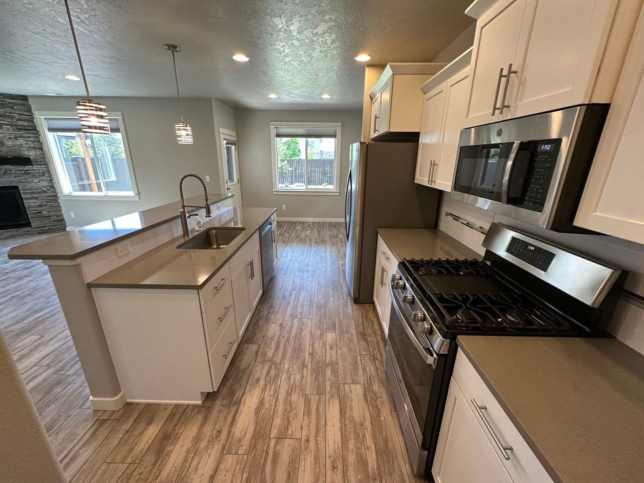 2558 Nw Hemlock Way - Photo 7 of 22