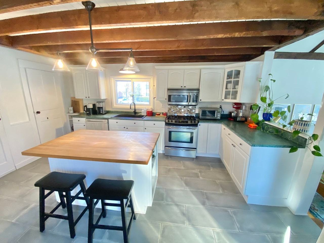 851 Main St - Photo 3 of 24