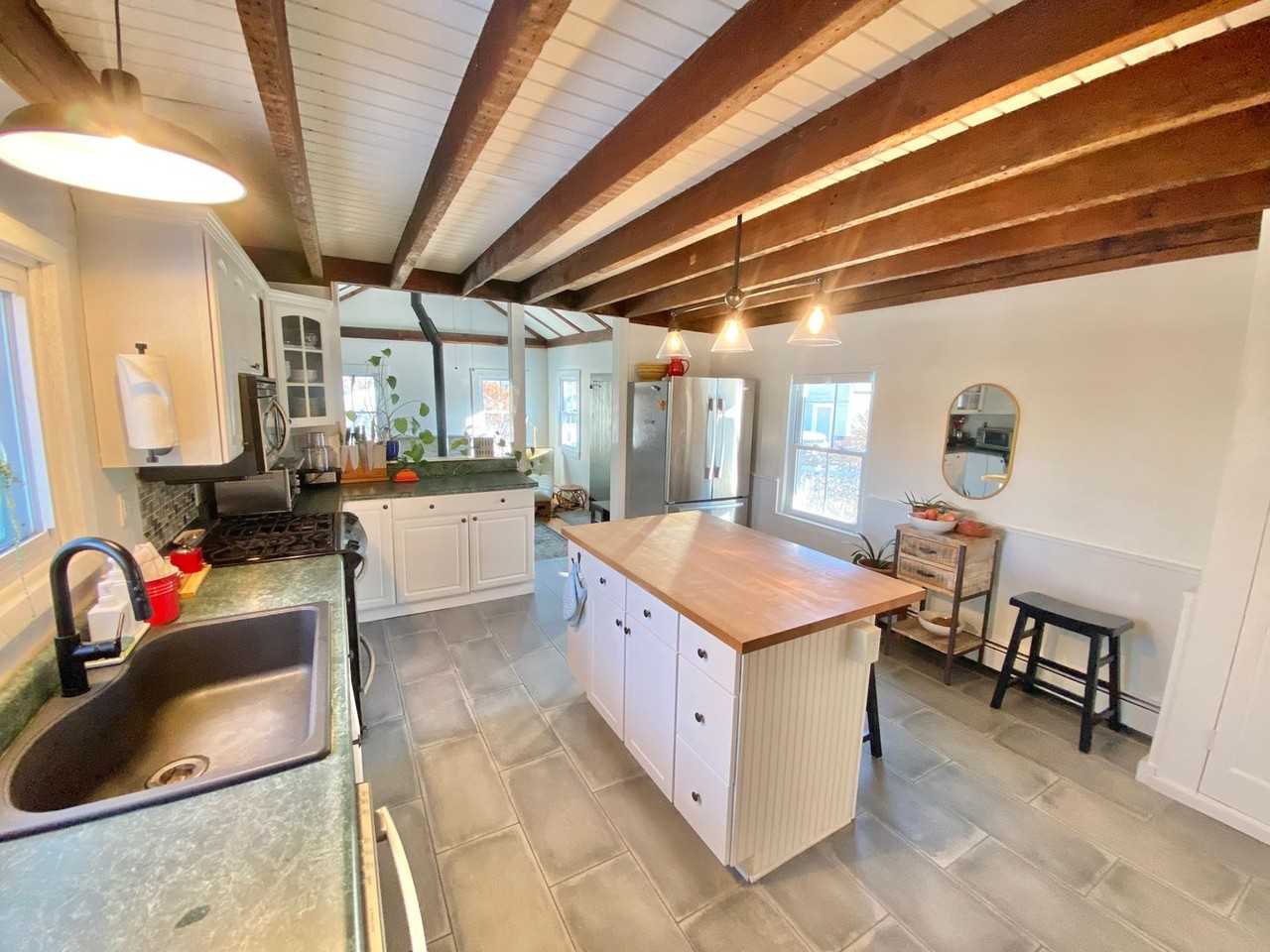 851 Main St - Photo 4 of 24