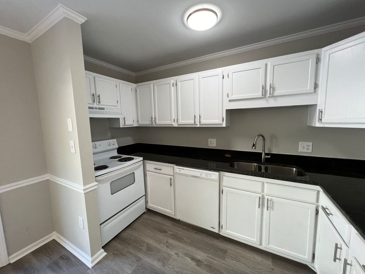 4713 Matt Dr Apt D - Photo 2 of 22
