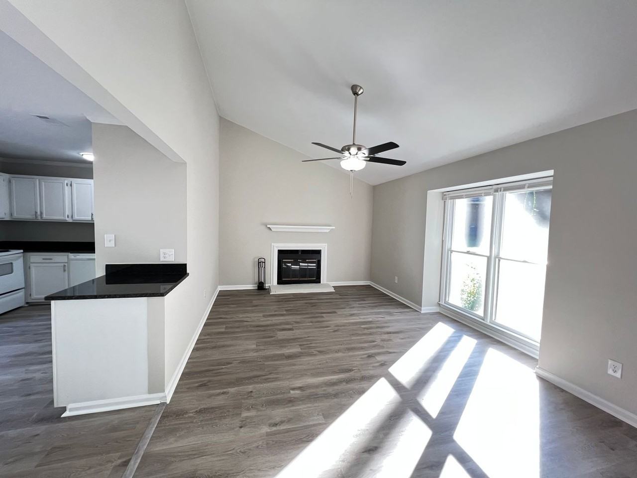 4713 Matt Dr Apt D - Photo 4 of 22