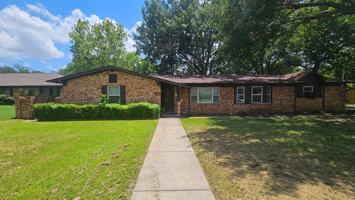 featured image of 425 Mimosa Dr
