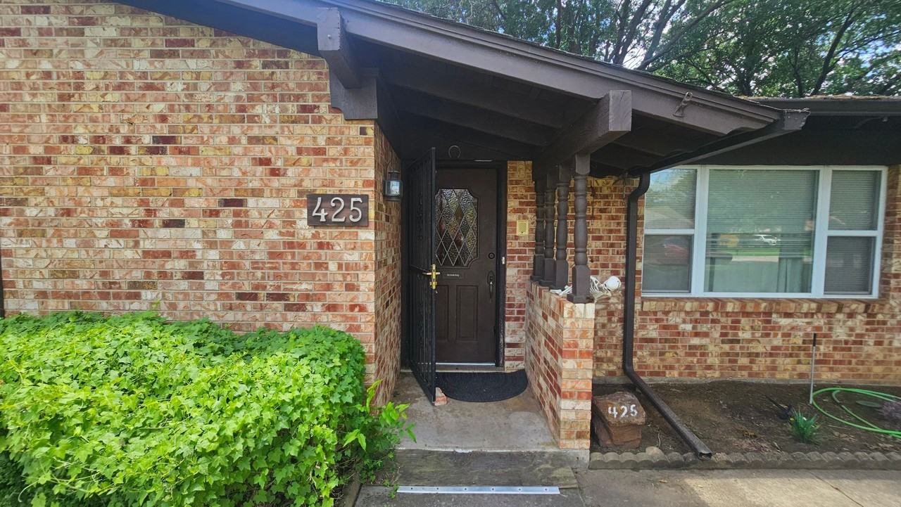 425 Mimosa Dr - Photo 4 of 30