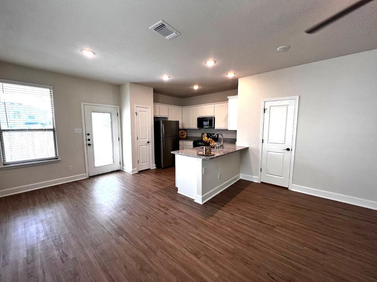 10334 10334 Lynwood Village   - 10334 Lynwood Village #102 - Photo 5 of 16