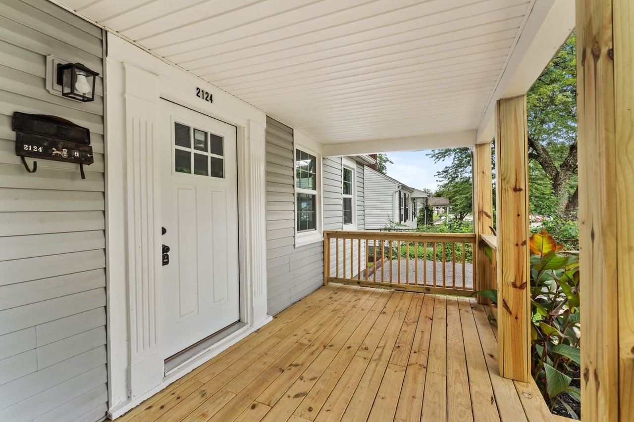 2124 Woodbine Ave - Photo 4 of 18
