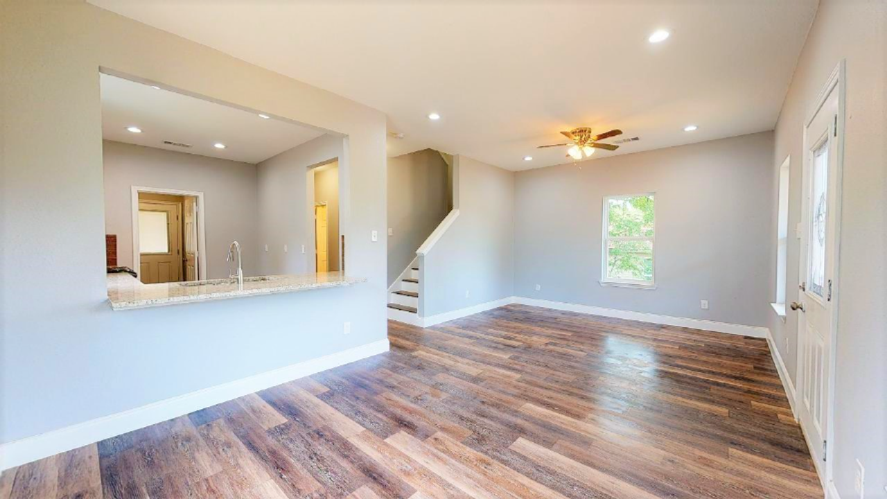 114 E Oak St - Photo 7 of 16