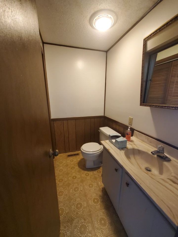 614 Thomas Dr - Photo 3 of 5