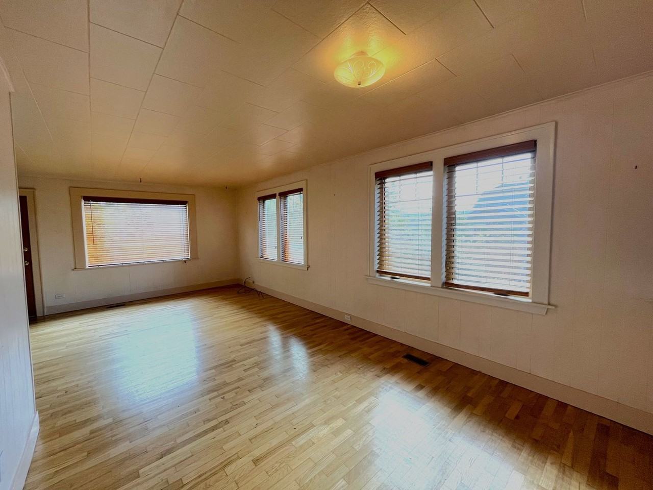 2515 Nevada St - Photo 7 of 26