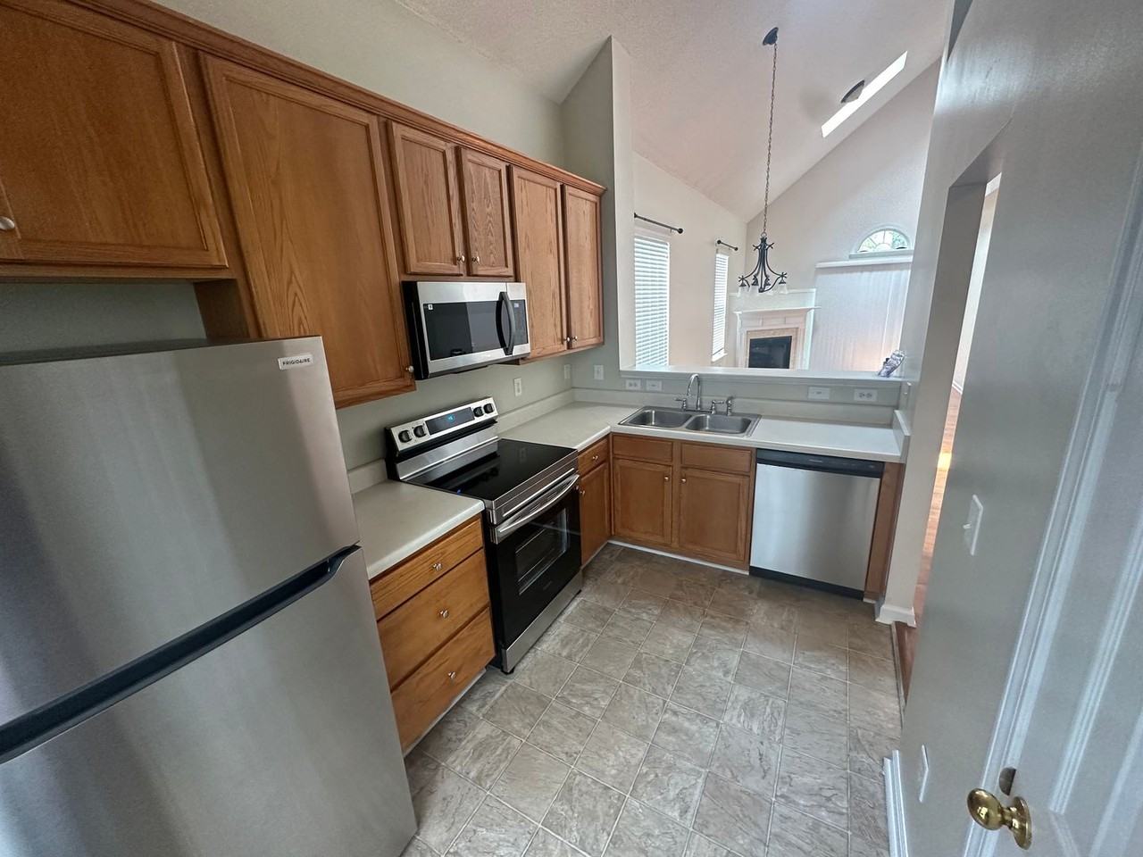 518 Auburn Square Dr - Photo 4 of 15
