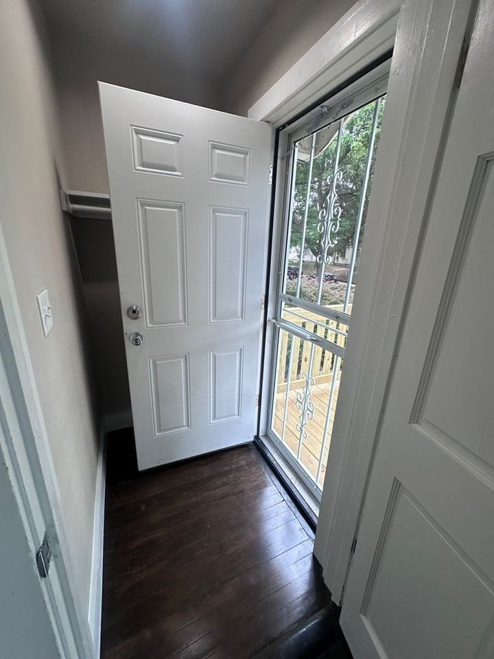3307 N 42nd St - Photo 3 of 32