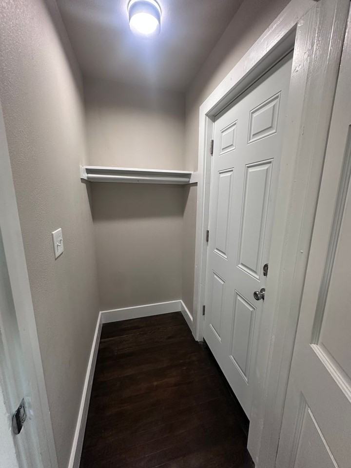 3307 N 42nd St - Photo 4 of 32