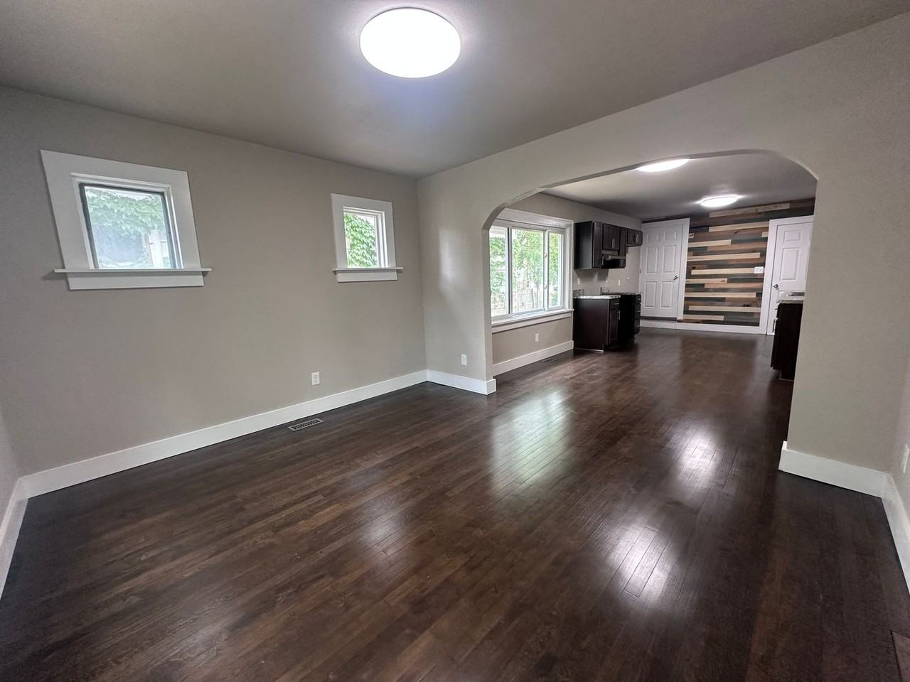 3307 N 42nd St - Photo 5 of 32