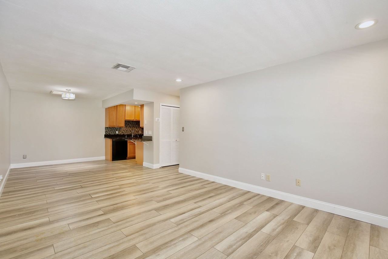 2942 Plaza Terrace Dr - Photo 4 of 25