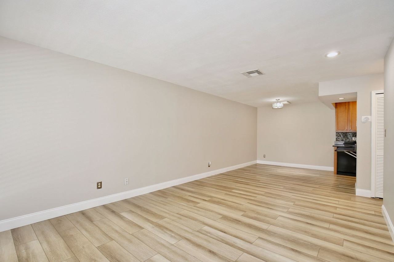 2942 Plaza Terrace Dr - Photo 5 of 25