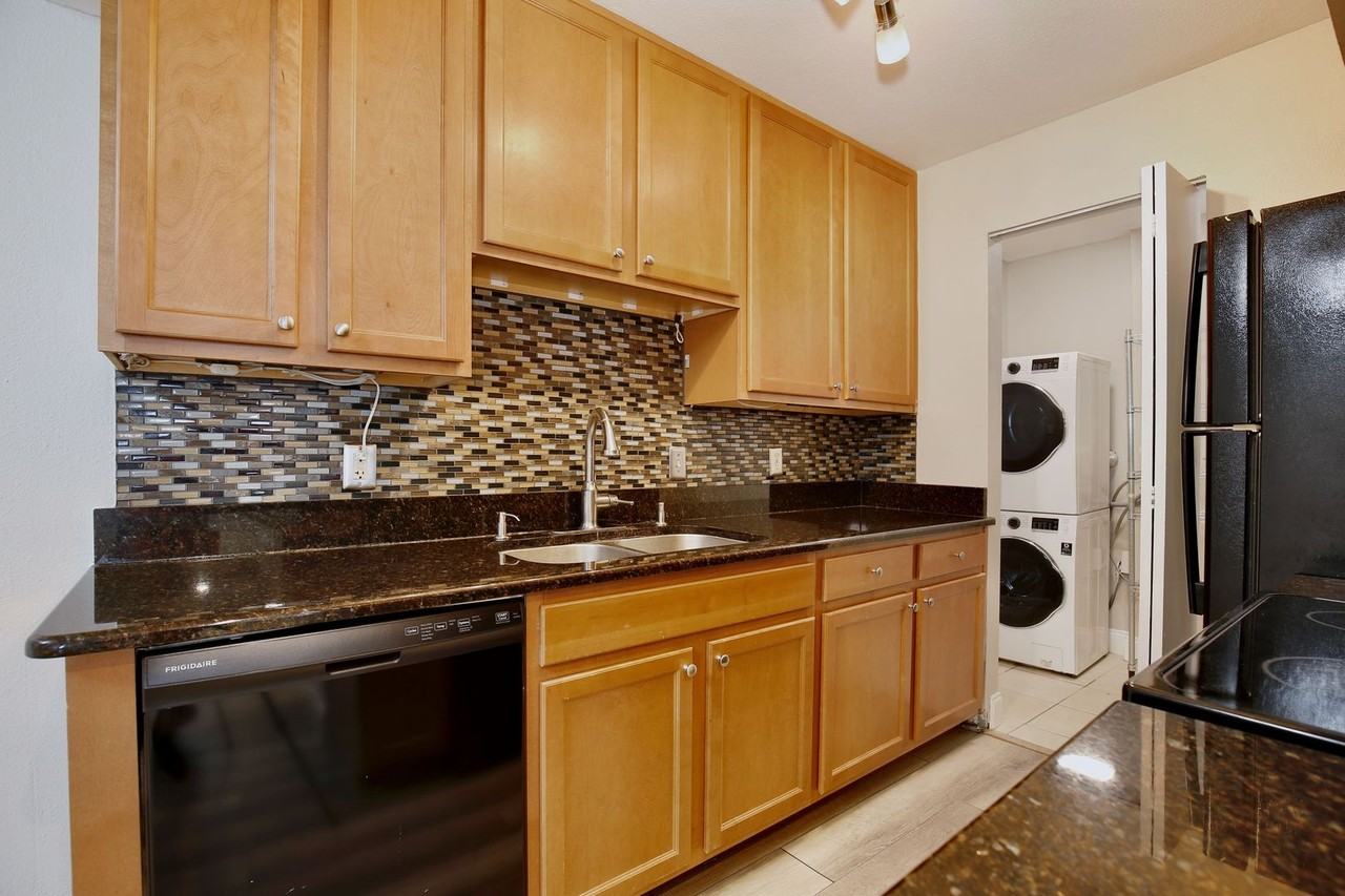 2942 Plaza Terrace Dr - Photo 7 of 25
