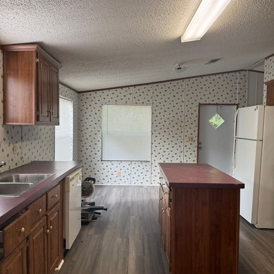 726 Crawfordville Hwy - Photo 2 of 11