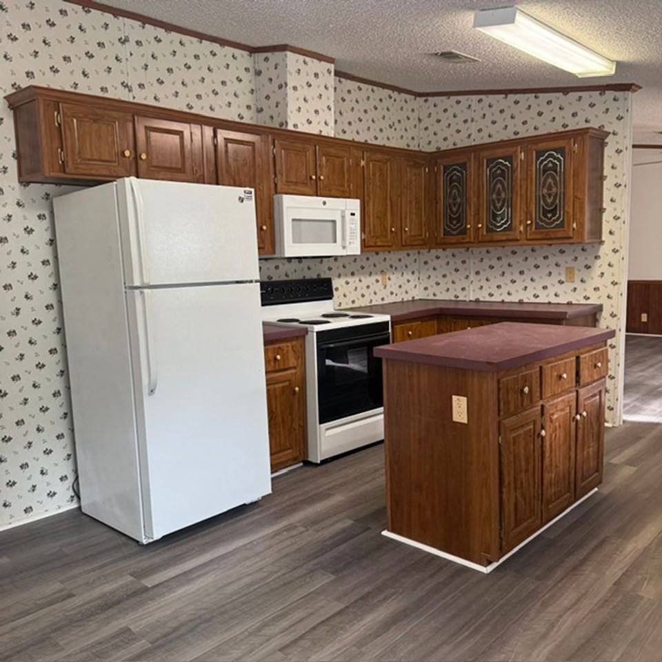 726 Crawfordville Hwy - Photo 3 of 11