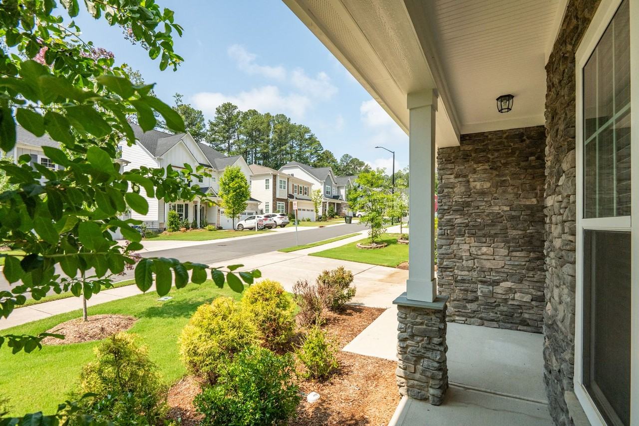 500 Kings Lake Way - Photo 4 of 42