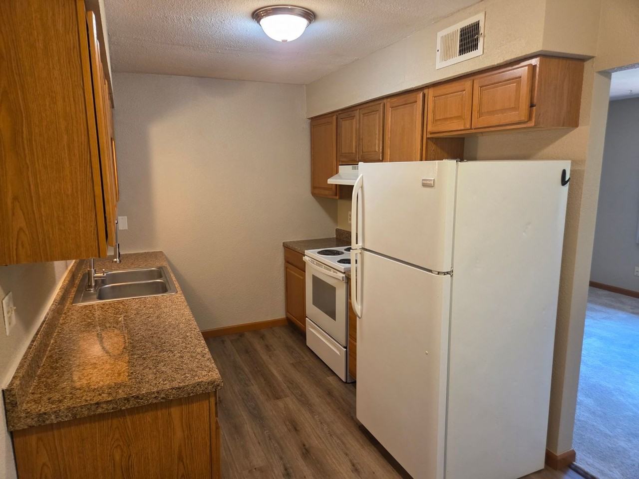 1300 W Jeth Ct - Photo 3 of 7