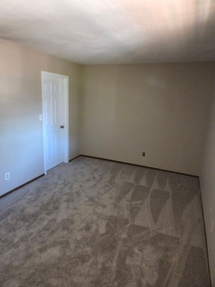 1300 W Jeth Ct - Photo 4 of 7