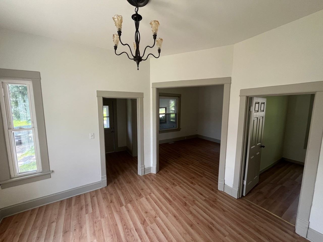 1712 N Broadway St - Photo 3 of 15