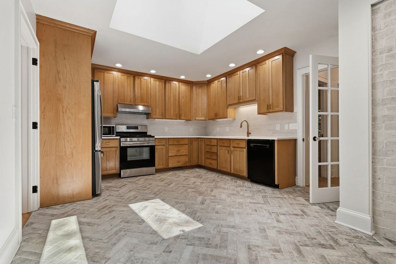 126 Weaver Rd - Photo 3 of 20