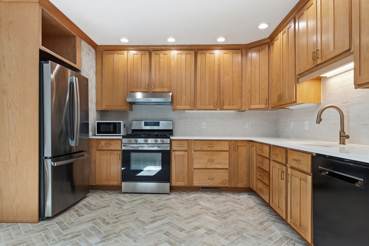 126 Weaver Rd - Photo 4 of 20
