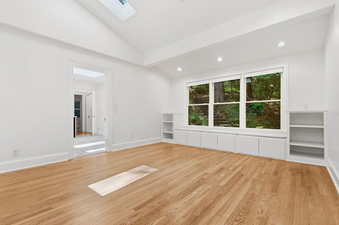 126 Weaver Rd - Photo 5 of 20