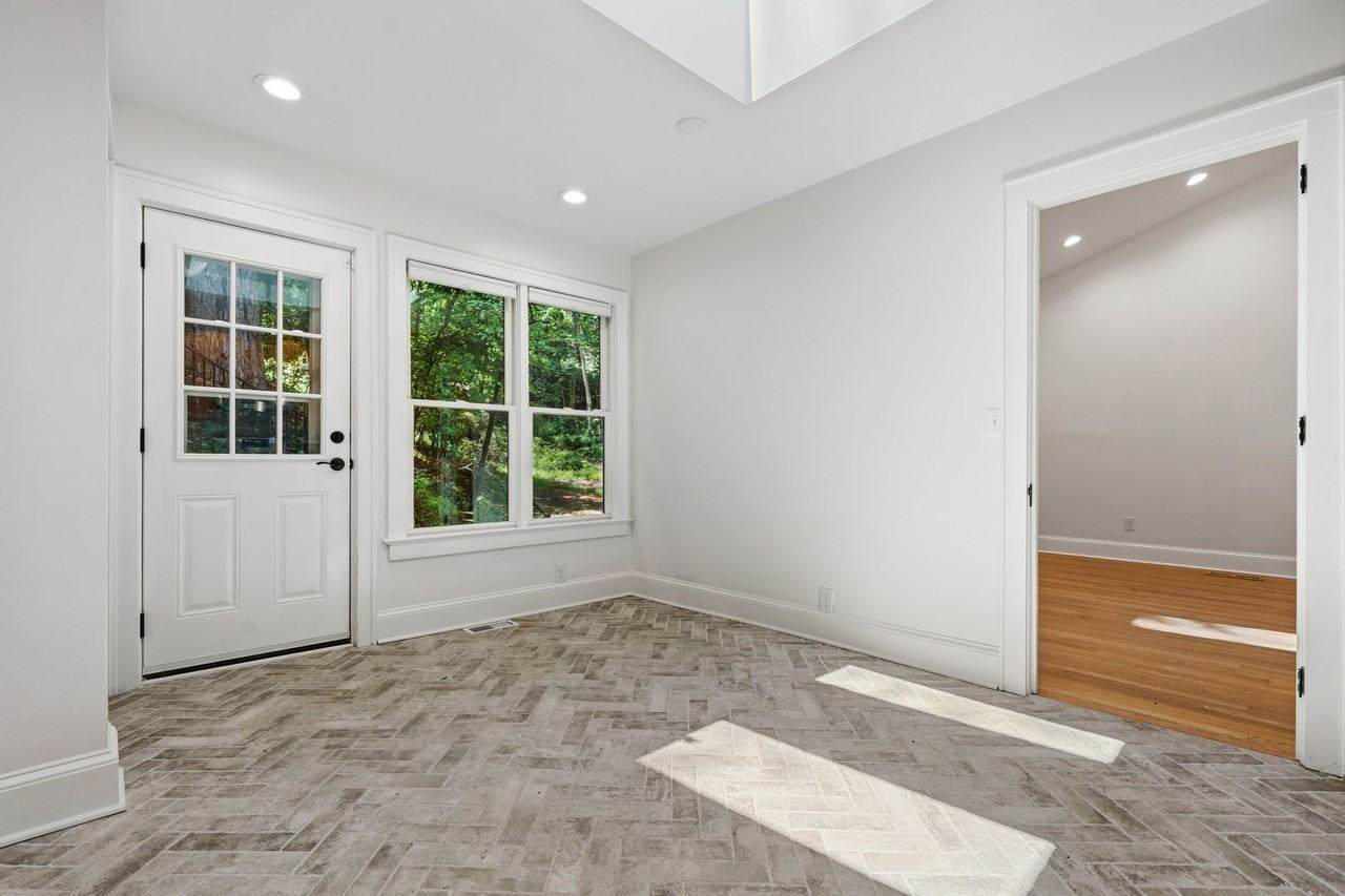 126 Weaver Rd - Photo 7 of 20