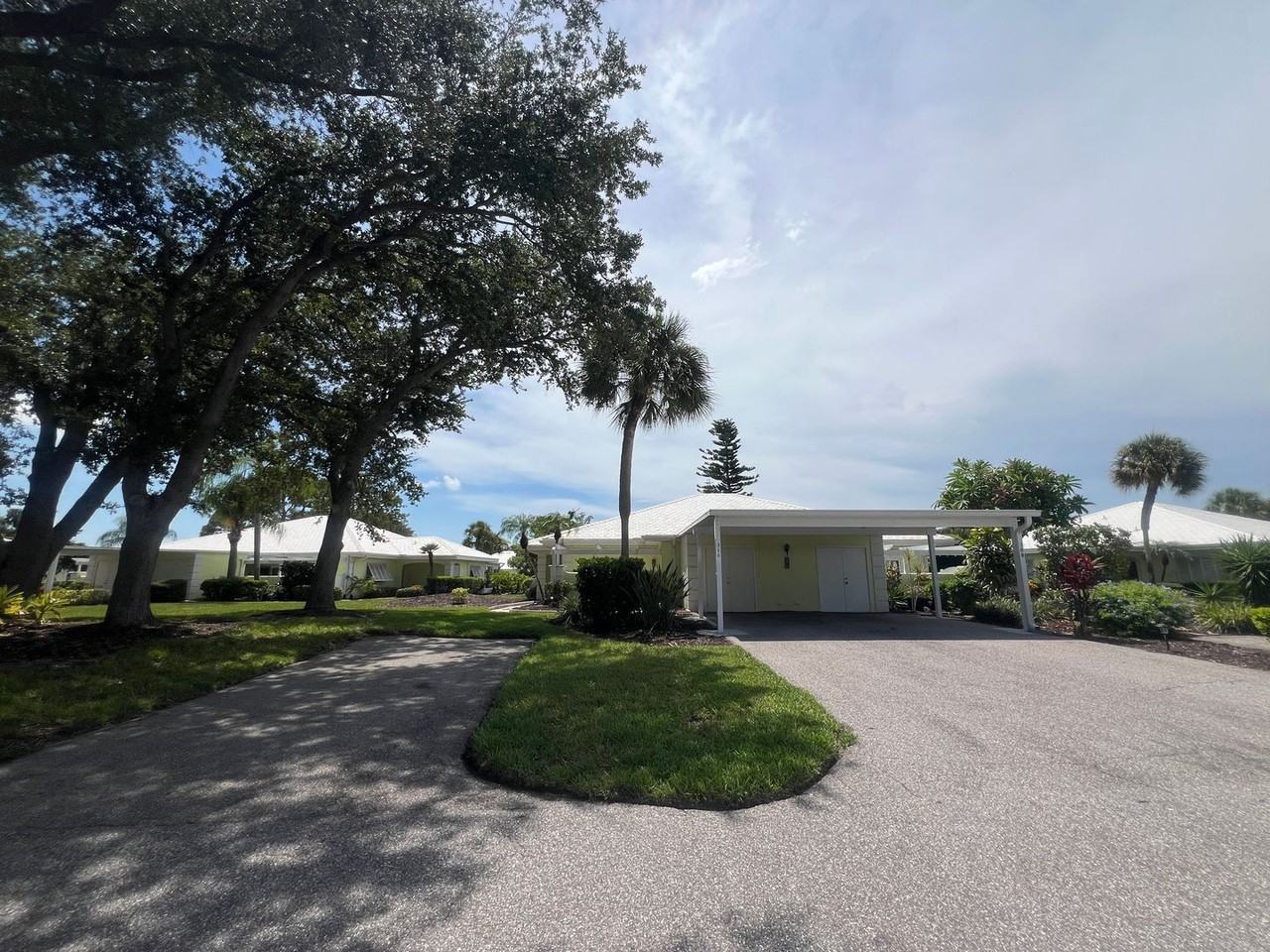 310 Wexford Ter - Photo 2 of 43