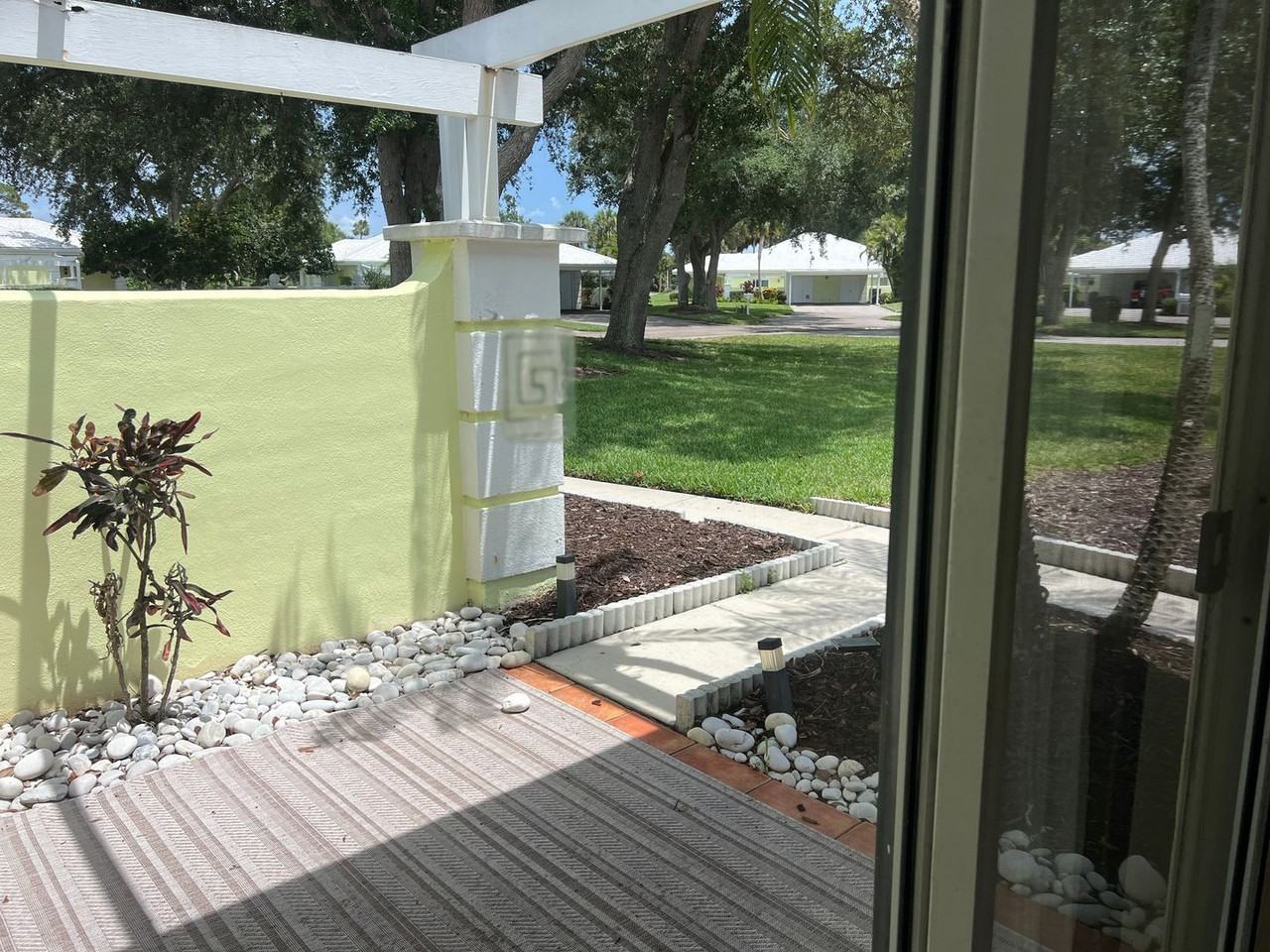 310 Wexford Ter - Photo 3 of 43