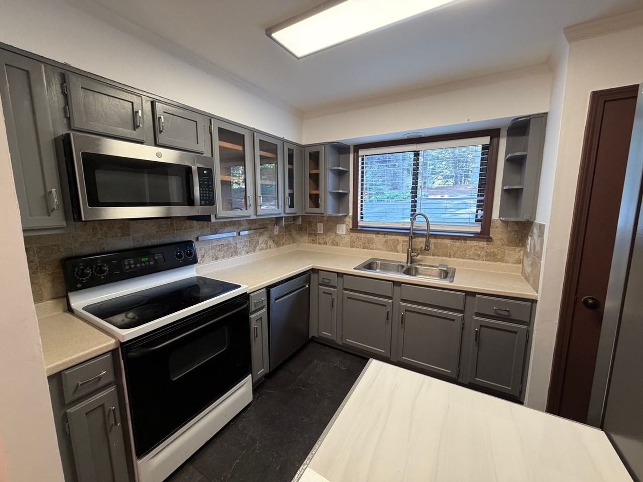 1702 Pine Tree Dr - Photo 7 of 25